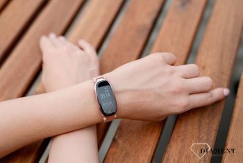 Modny zegarek w nowoczesnej formie smartwatcha to świetny i praktyczny dodatek pasujący do wielu stylizacji (10).jpg